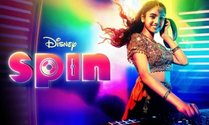 Avantika en Rhea Kumar in Disney's Spin.