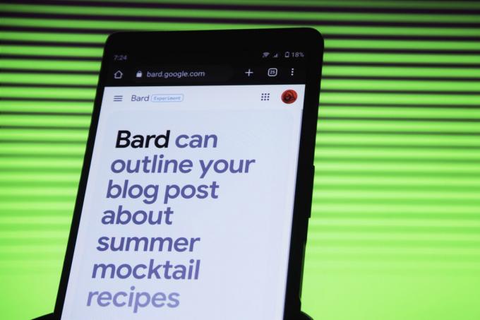 Google Bard на зелено-чорному тлі.