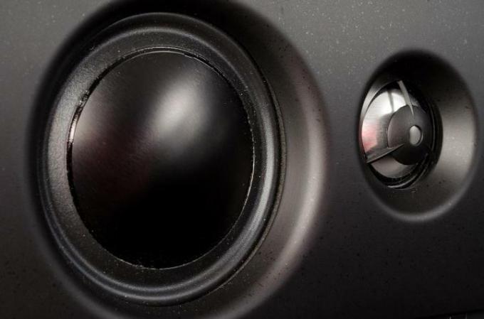 definitive technology solocinema xtr review soundbar closeup