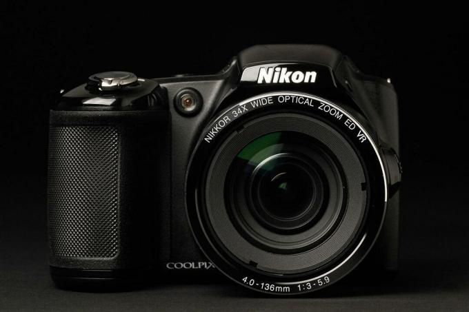 Nikon Coolpix L830 fram