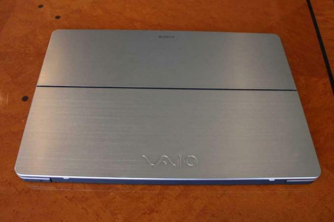 sony-vaio-flip-lid_dt