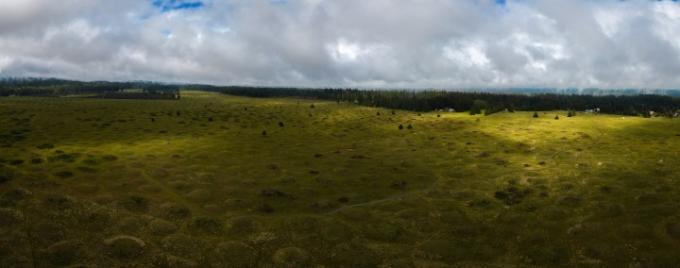 Panorama kropenatého světla na prérii.