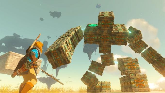 Link melawan golem raksasa di The Legend of Zelda: Tears of the Kingdom.