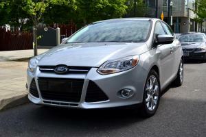 2012 Ford Focus SEL Review front angle park