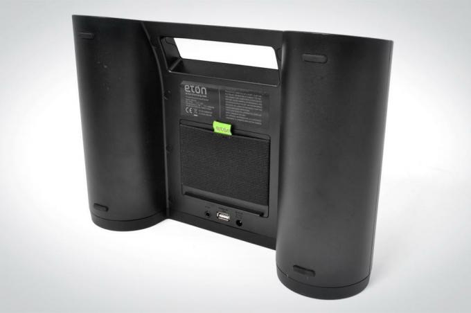 Recensione del pannello solare dell'altoparlante Bluetooth portatile Eton Rukus Audio degli altoparlanti alimentati ad energia solare con angolo inferiore
