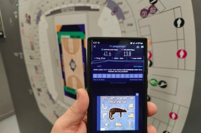 5G-test framför en karta över Superdome.