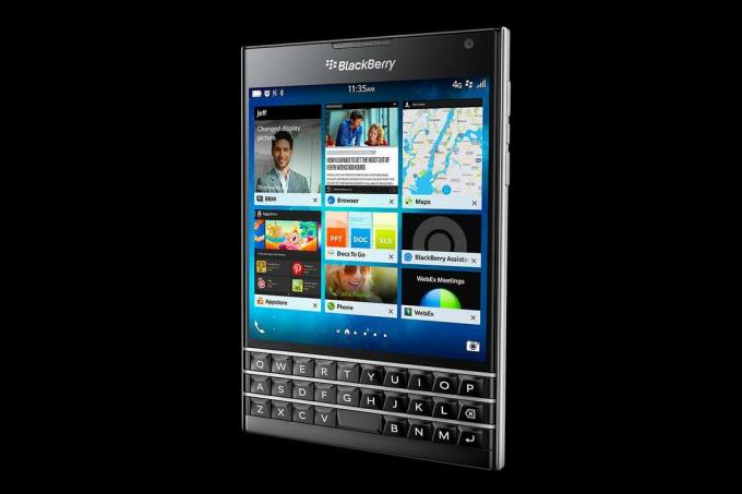 BlackBerry Passport siyah dik açı