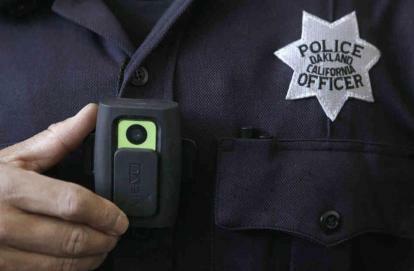 ويك فيرغسون أوباما يريد تجهيز ضباط الشرطة بكاميرات كاميرات الجسم