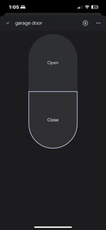 新しい Google Home ガレージ コントロールは、開閉ボタンを備えた錠剤の形をしたデザインが特徴です。