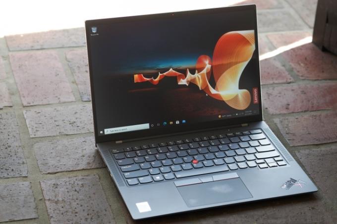 Ein Blick auf das geöffnete ThinkPad X1 Carbon Gen 9.