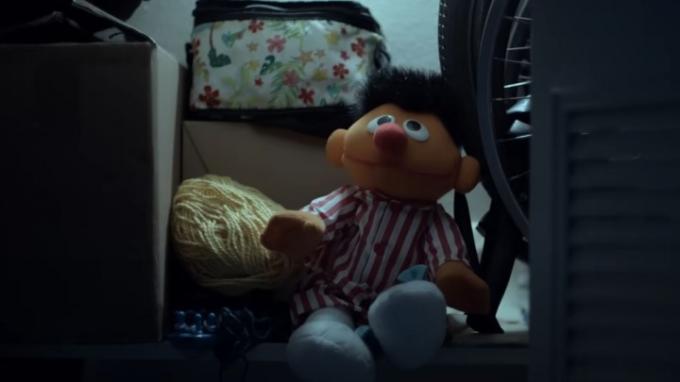 Cea mai înfricoșătoare păpușă Sesame Street vreodată din Unsolved Mysteries.