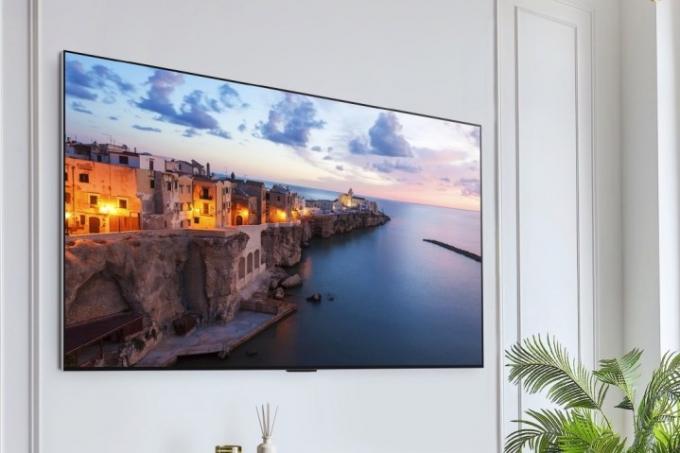 Telewizor LG G3 OLED evo 4K widoczny na ścianie.