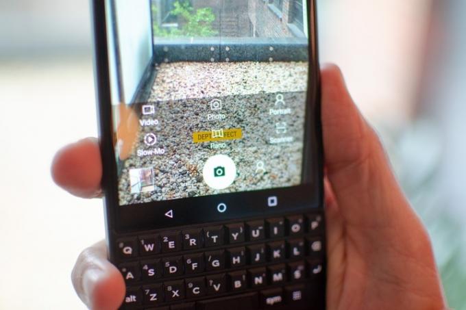 potret aplikasi kamera blackberry key2