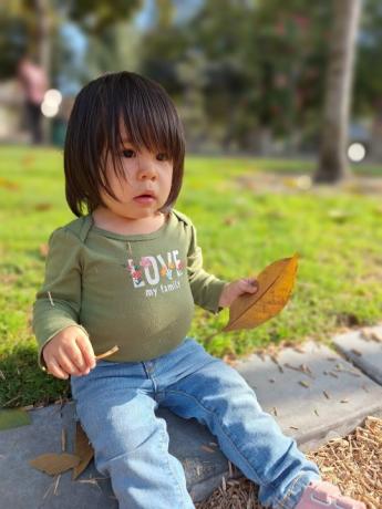 Porträtt av småbarnsdotter tagen med Samsung Galaxy A54