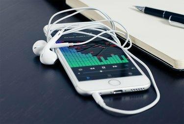 Un iPhone care redă muzică