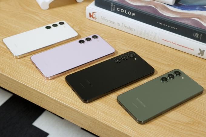 Samsung Galaxy S23 we wszystkich czterech kolorach.