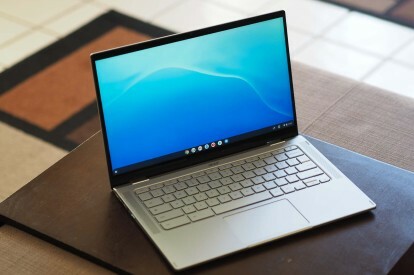 Ένα Acer Chromebook Spin 514 που κάθεται σε ένα τραπέζι (γωνιακή μπροστινή όψη..