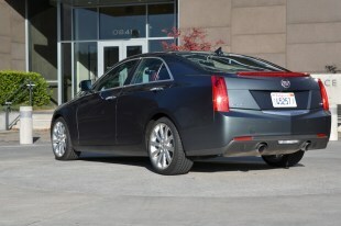 2013 Cadillac ATS recenzia zadný pravý uhol