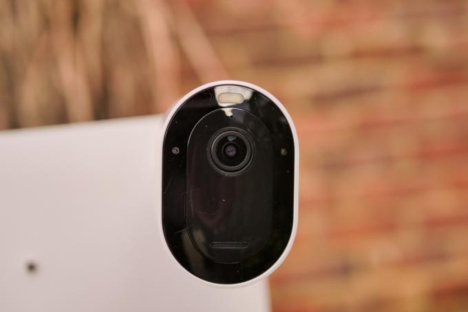 Detalhe da câmera Arlo Pro 4 Spotlight