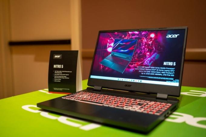 Acer Nitro 5 -pelikannettava.