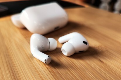 Apple AirPods Pro 2のクローズアップ。