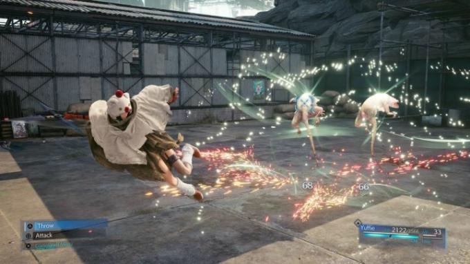 Yuffie kjemper mot en fiende i Final Fantasy VII Remake Intergrade.