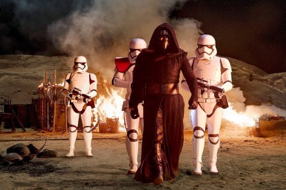 Viikonlopun lipputulot: Star Wars ylittää 2 miljardia dollaria