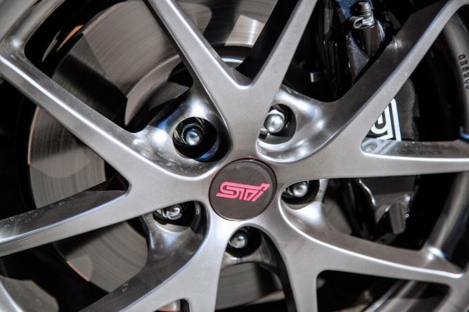 Subaru WRX STI ปี 2015 ยางเต็ม