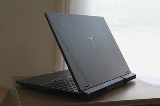 الجزء الخلفي من غطاء Lenovo Legion 5 Pro.