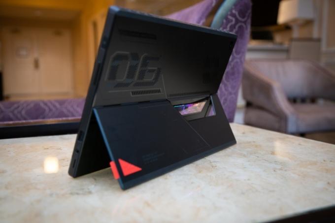 Kickstand Asus ROG Flow Z13-ზე.