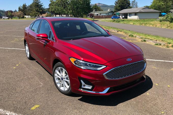 Обзор Ford Fusion Energi 2019 года