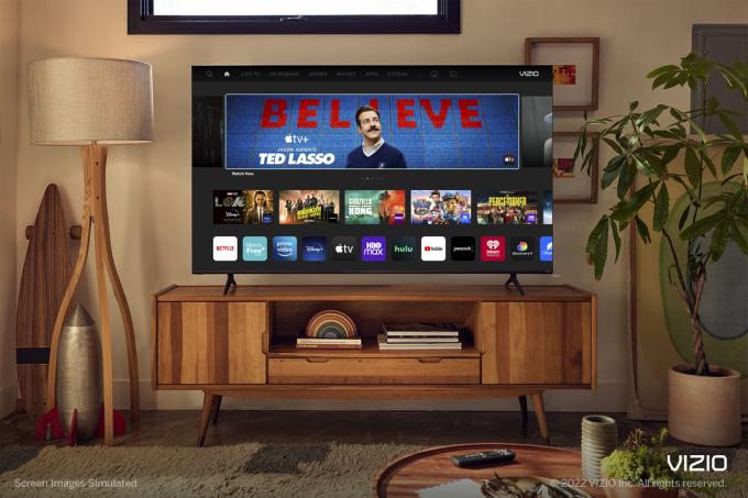 Fernseher der Vizio V-Serie im Familienzimmer mit eingeschaltetem Smart-TV.