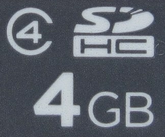 Esto indica que la tarjeta está en formato SDHC con una capacidad de almacenamiento de 4 GB y una clasificación de velocidad de Clase 4.