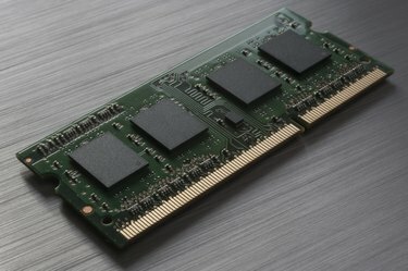 Computerchip op geborsteld metaal