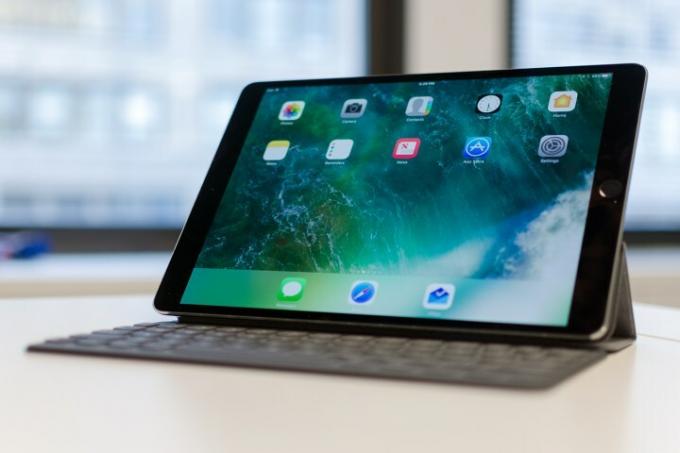 tela de revisão do apple ipad pro 10 5 em ângulo