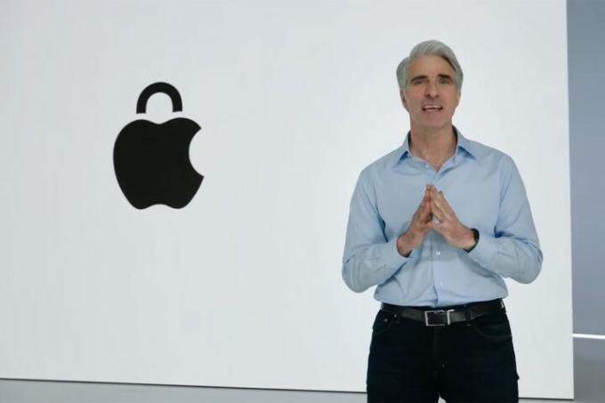 Craig Federighi, az Apple-től a macOS biztonságáról beszél a WWDC 2022 rendezvényen.