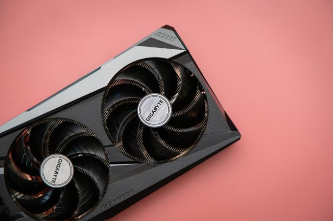 Az AMD RX 6950 XT ventilátorai.