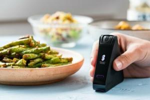 Tento přenosný senzor testuje přítomnost arašídů v jakémkoli jídle