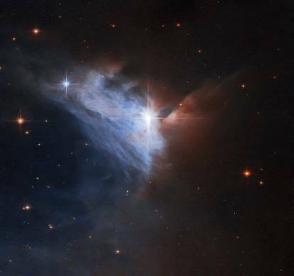 Tento snímek pořízený Hubbleovým vesmírným dalekohledem NASAESA ukazuje emisní mlhovinu NGC 2313. Emisní mlhoviny jsou jasná, difúzní oblaka ionizovaného plynu, která vyzařují vlastní světlo.