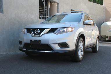 2014 Nissan Rogue SV frontsidevinkel