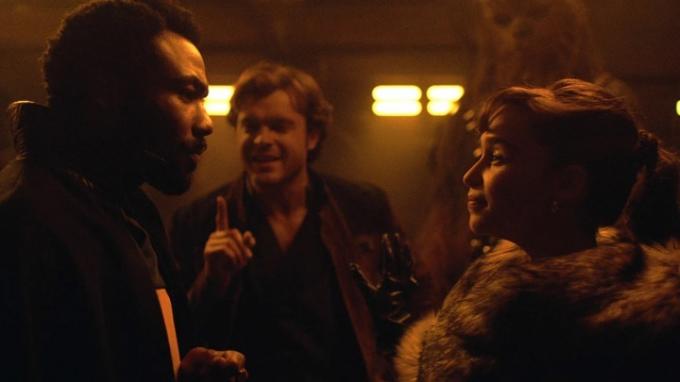 Qi'ra ja Han kohtuvad Landoga filmis Solo: A Star Warsi lugu
