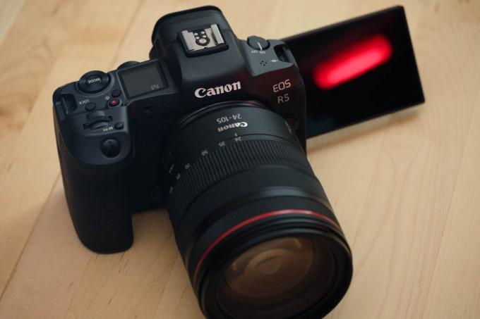 Canon EOS R5 ürün fotoğrafı