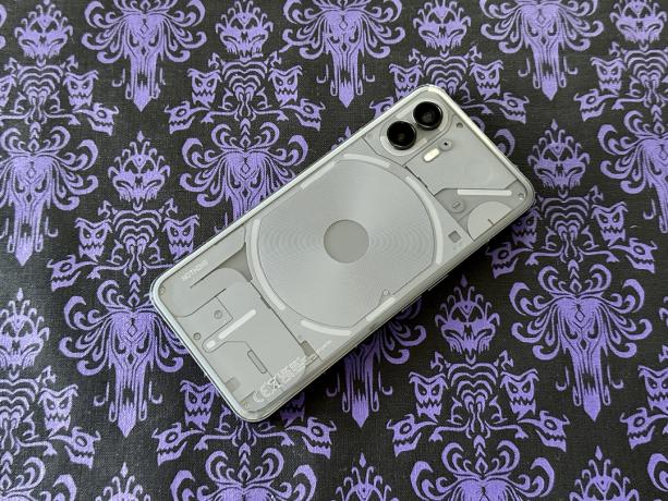Nada Phone 2 apagado em um jogo americano de Haunted Mansion.