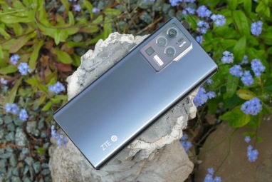 ZTE Axon 30 Ultra visto de trás