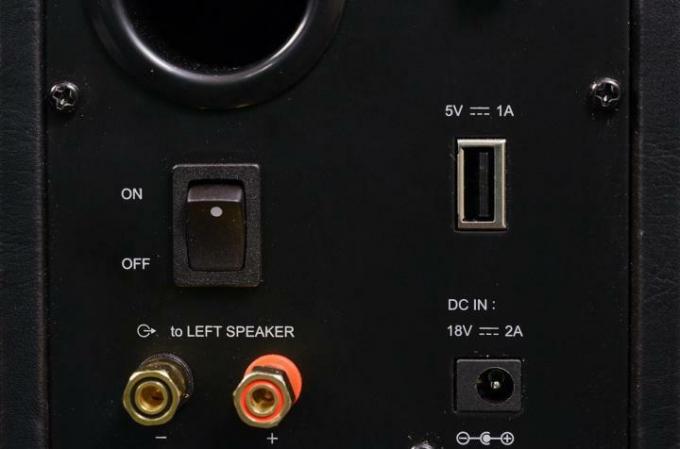 nuforce s3_bt altavoces de estantería bluetooth canal derecho puertos traseros entradas y controles macro