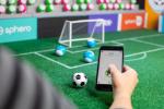 Sphero punktet mit zwei Roboterbausätzen, die die MINT- und Fußballfähigkeiten von Kindern verbessern