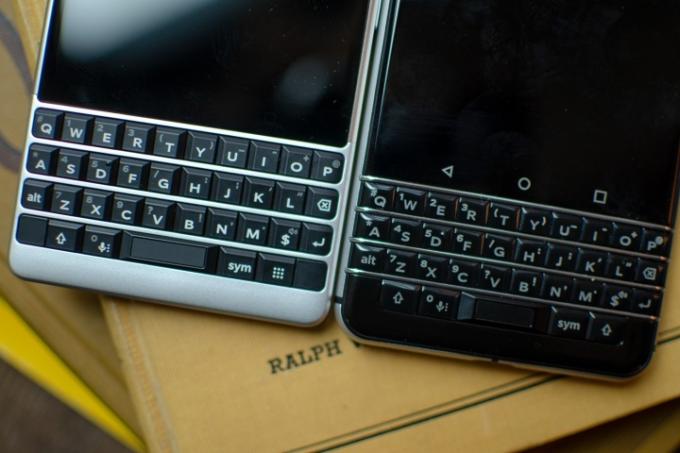 Blackberry Key2, beide auf der Box