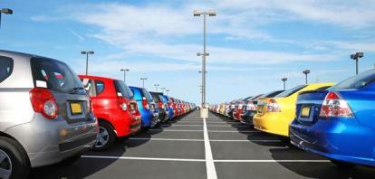 intestazione del parcheggio per l'acquisto di un'auto online