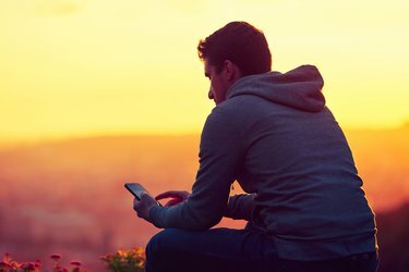 Uomo con il telefono