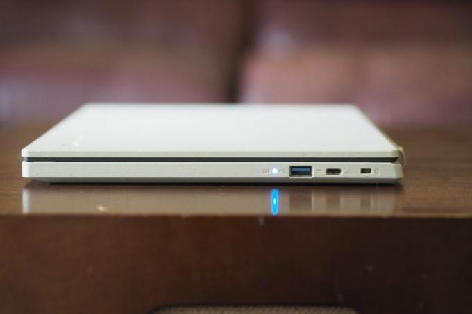 Acer Chromebook Vero 514 lado derecho mostrando los puertos.